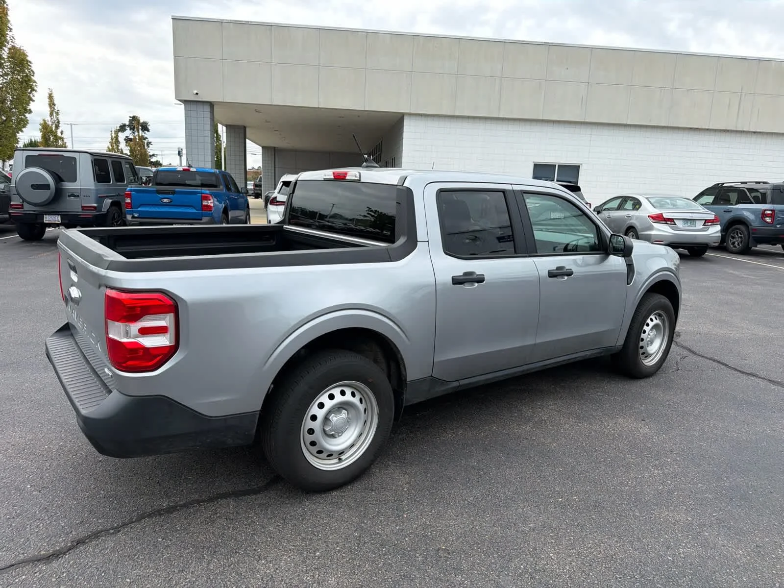 Used 2023 Iconic Silver Metallic Ford XL image 7