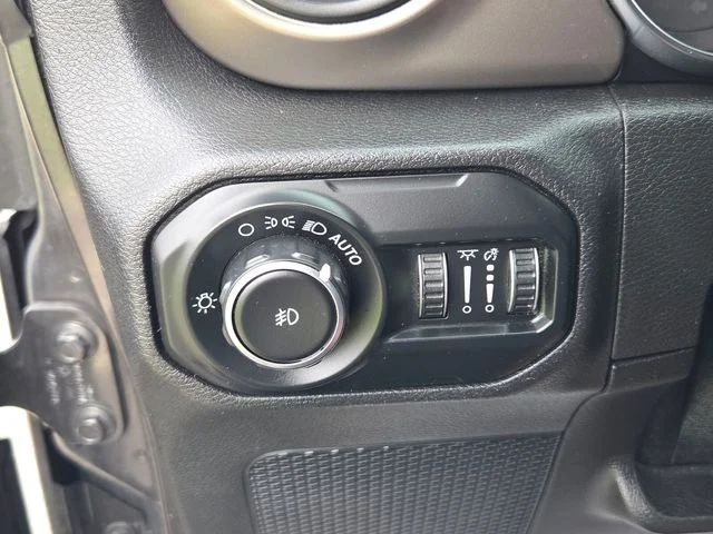 Used 2020 Gray Jeep Unlimited Sport image 26