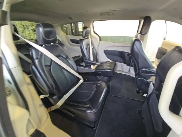 Used 2022 White Chrysler Touring L image 11