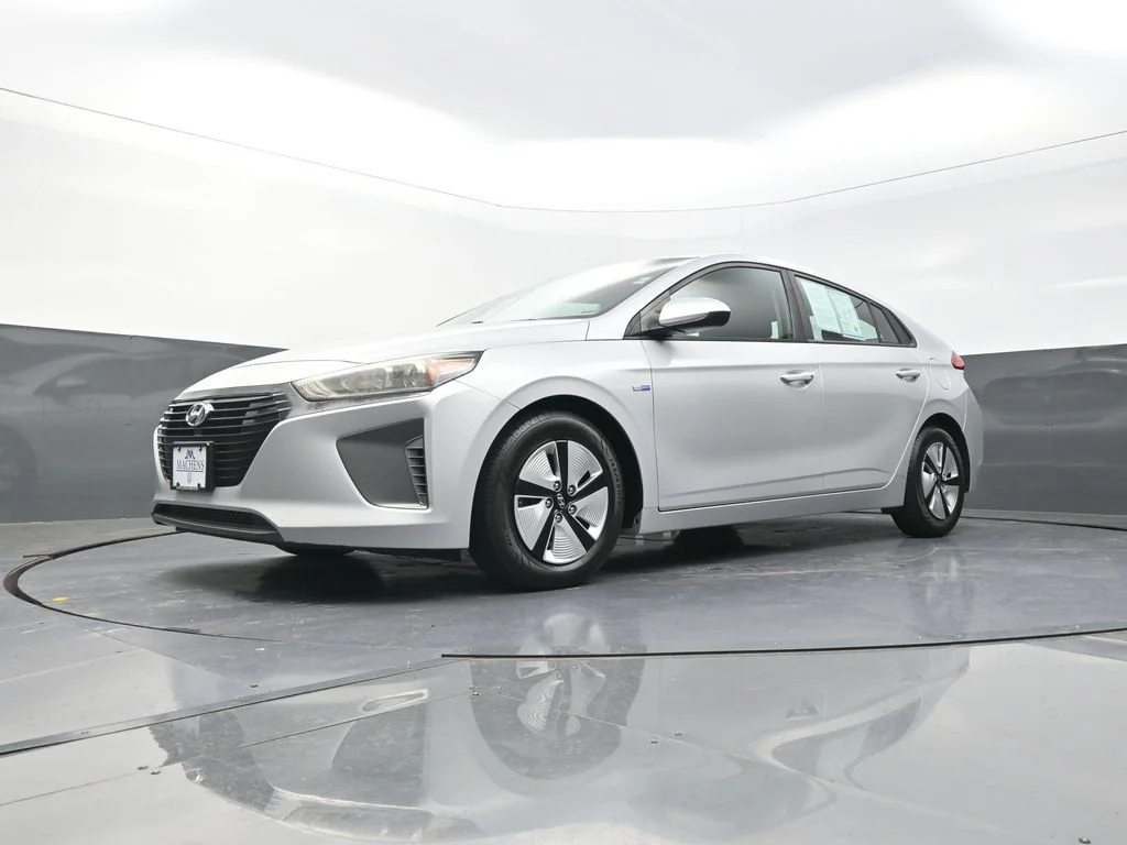 Used 2018 Silver Hyundai Blue image 25