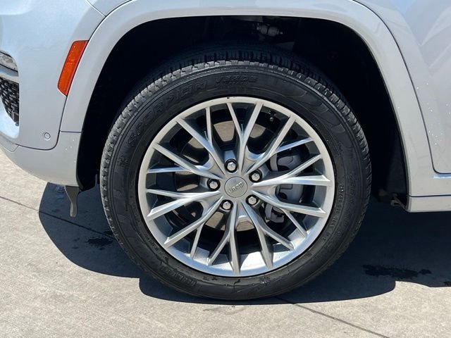 Used 2022 Silver Zynith Jeep Summit 4xe image 8
