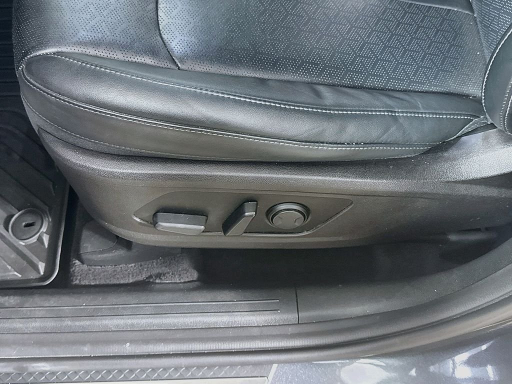 Used 2021 Gravity Grey Kia SX image 27