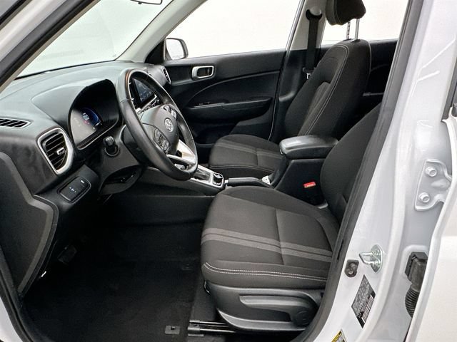 2025 Hyundai Venue SEL - Photo 9