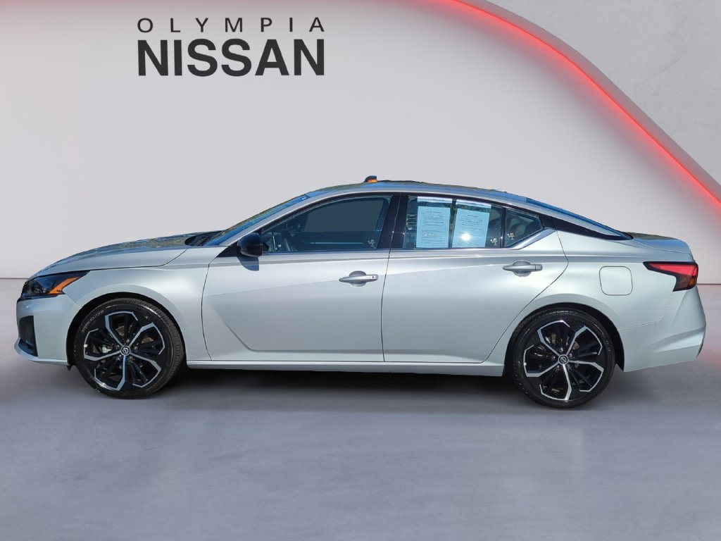 Used 2025 Silver Nissan 2.5 SR image 3