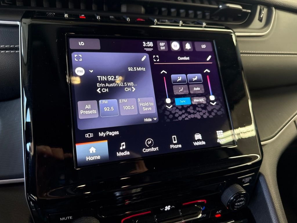 Used 2023 Black Jeep Laredo image 29