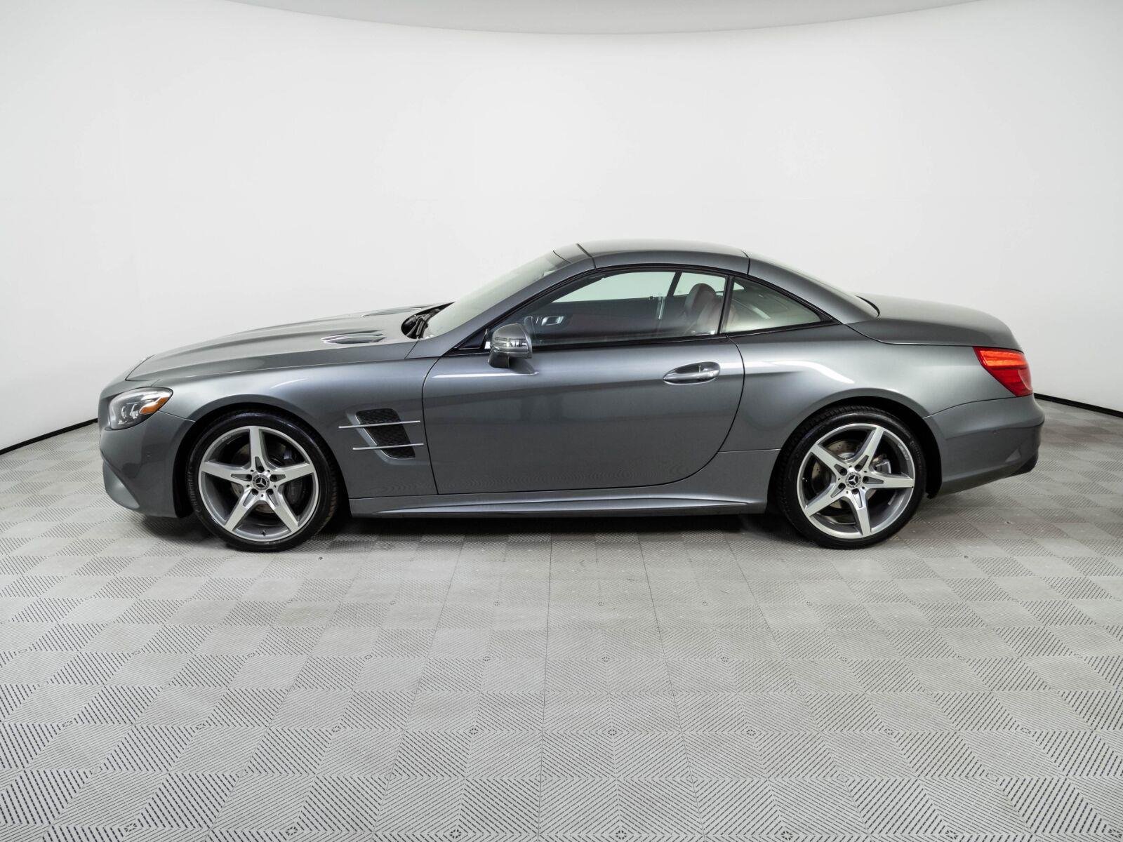 Used 2018 Selenite Grey Metallic Mercedes-Benz SL 550 image 2