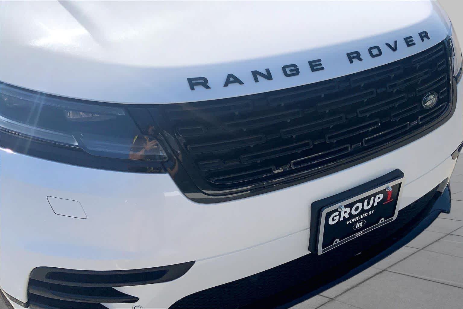 Used 2025 Ostuni Pearl White Land Rover Dynamic SE image 32