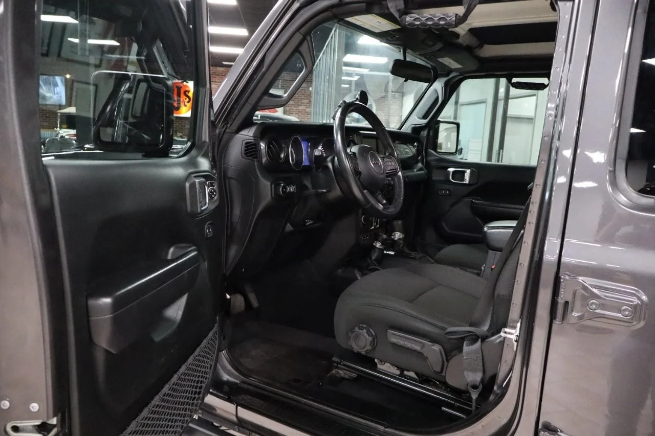 Used 2021 Granite Crystal Metallic Clear Coat Jeep Sport Altitude image 14