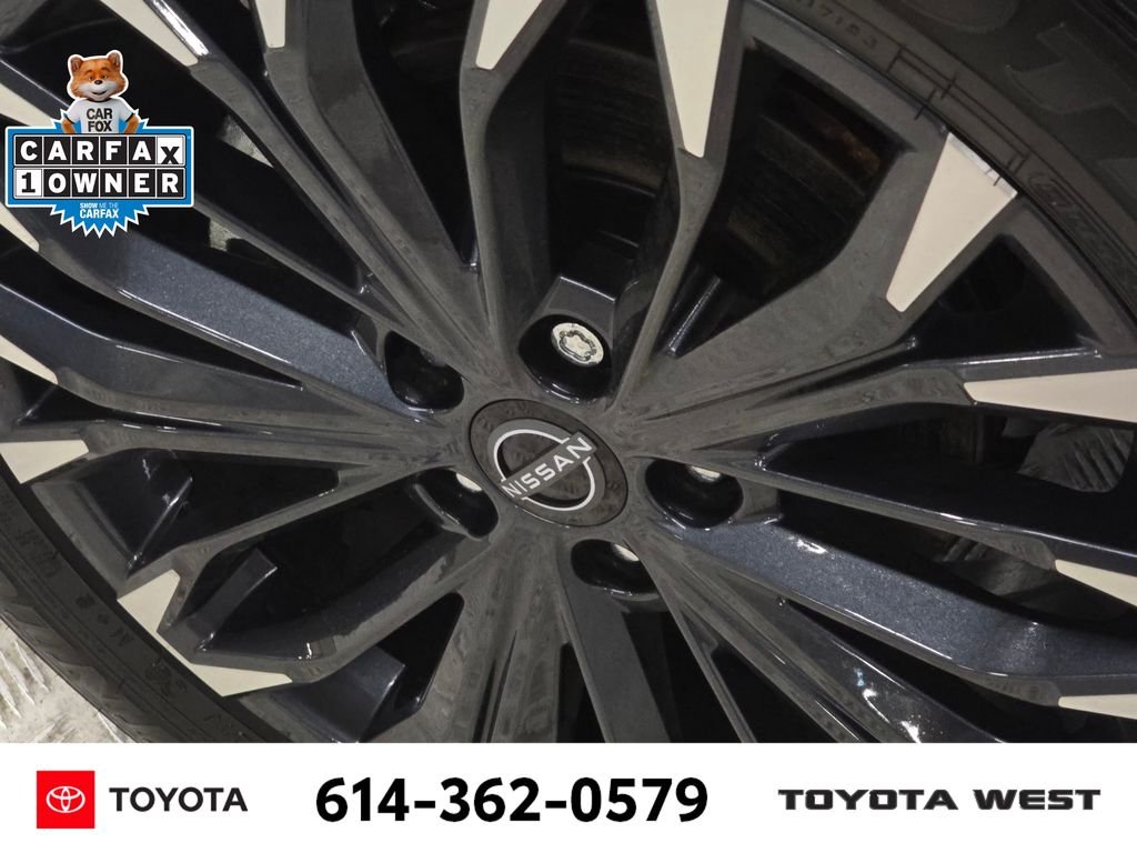 Used 2025 Gray Nissan Platinum image 12