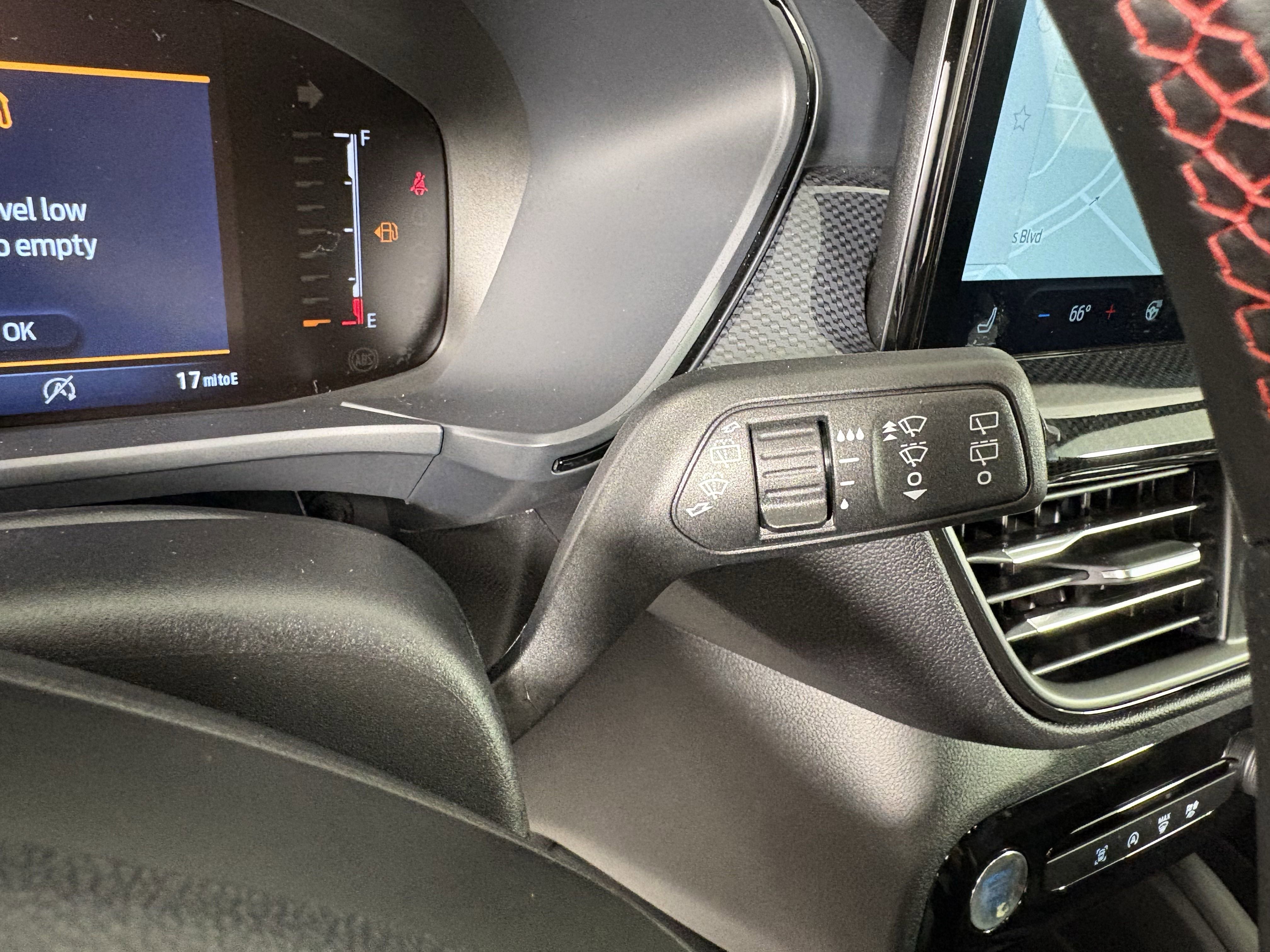 2025 Ford Escape ST-Line Select - Photo 31