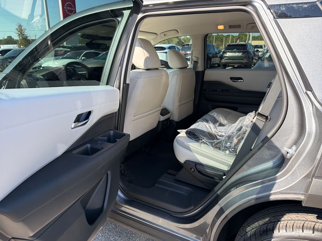 New 2026 Nissan Pathfinder SL 4D Sport Utility