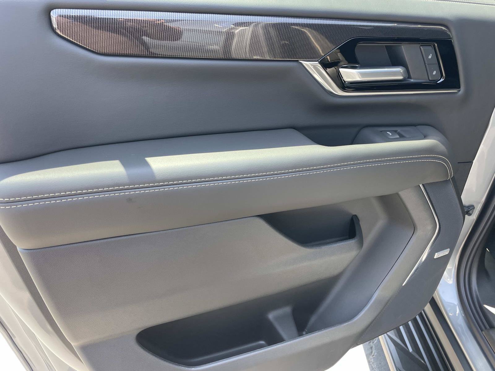 New 2026 Sterling Metallic GMC Elevation image 23