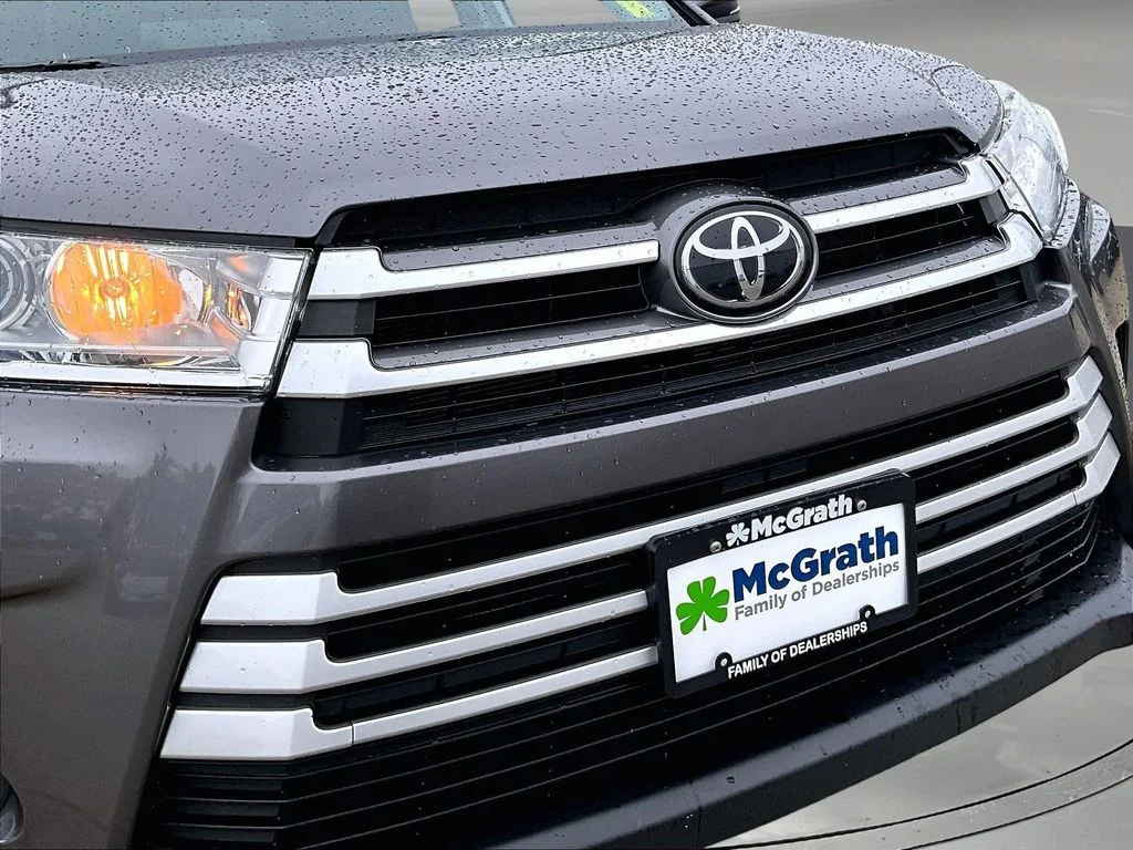 Used 2019 Gray Toyota XLE image 35