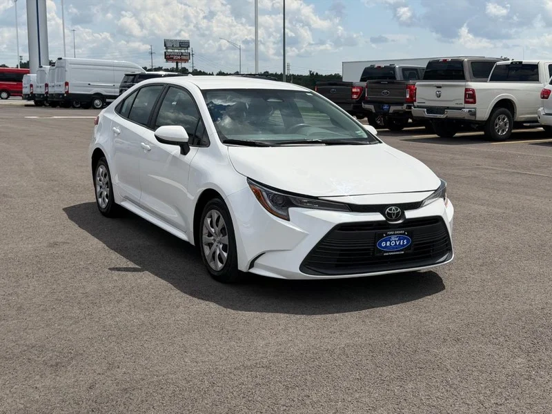 Certified Used 2023 Ice Toyota LE image 3