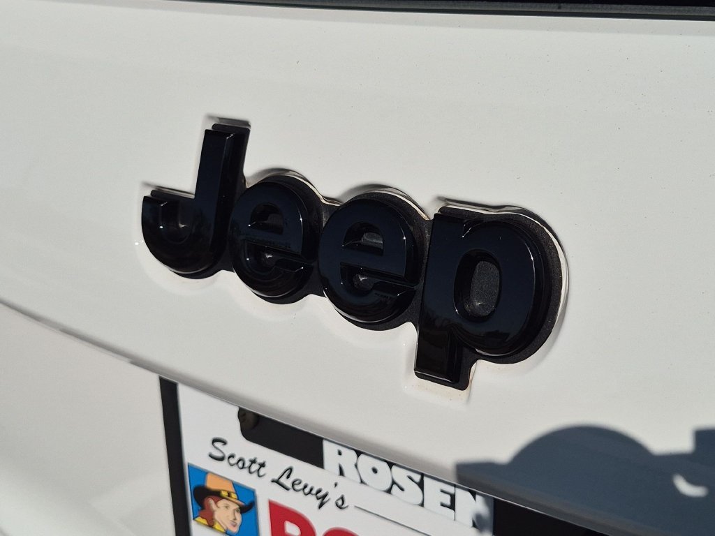 Used 2022 White Jeep Laredo X image 29