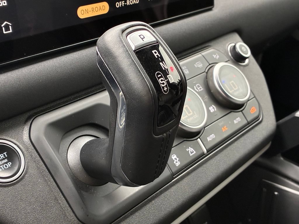 Used 2022 White Land Rover S image 28