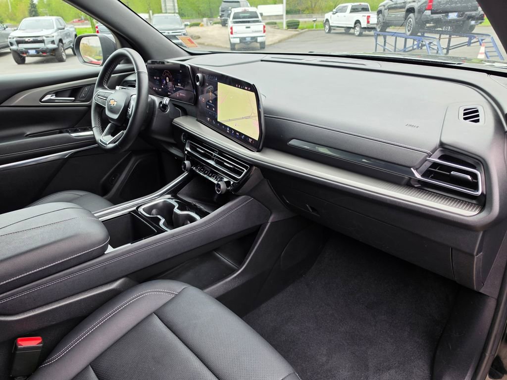 Used 2025 Mosaic Black Metallic Chevrolet LT image 31