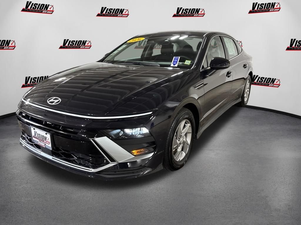 Used 2026 Blue Hyundai SE image 1