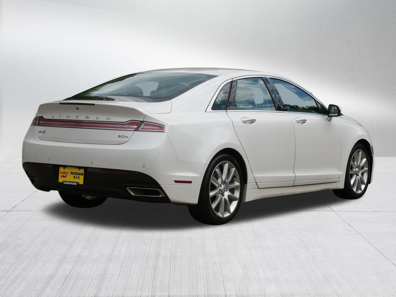 Used 2015 White Platinum Metallic Tri-Coat Lincoln Hybrid image 7
