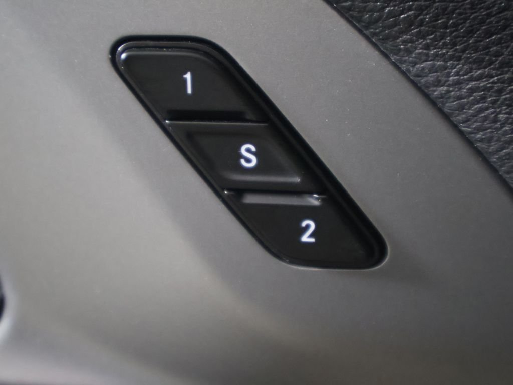 2025 Chrysler Pacifica Select - Photo 35