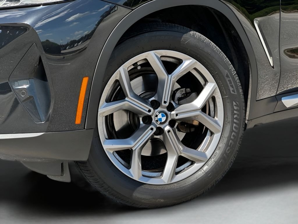 Used 2022 Black Sapphire Metallic BMW sDrive30i image 25