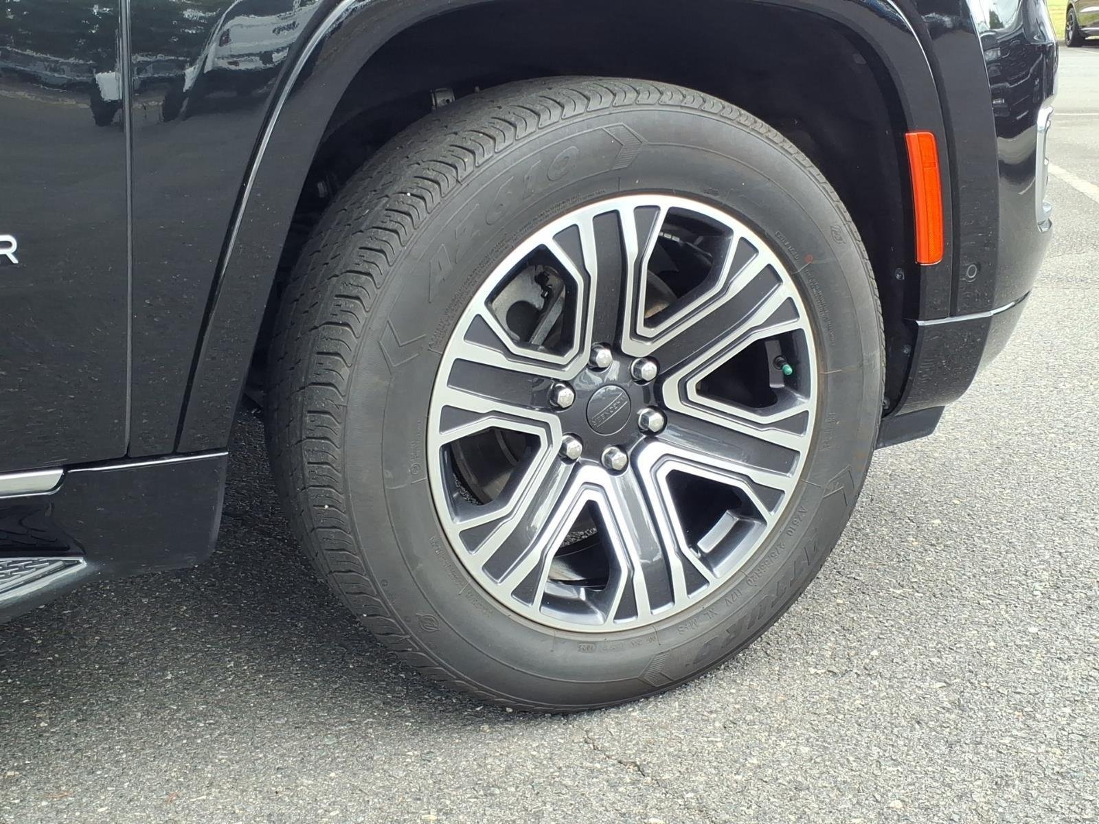 Used 2024 Diamond Black Crystal Pearlcoat Jeep Series II image 12