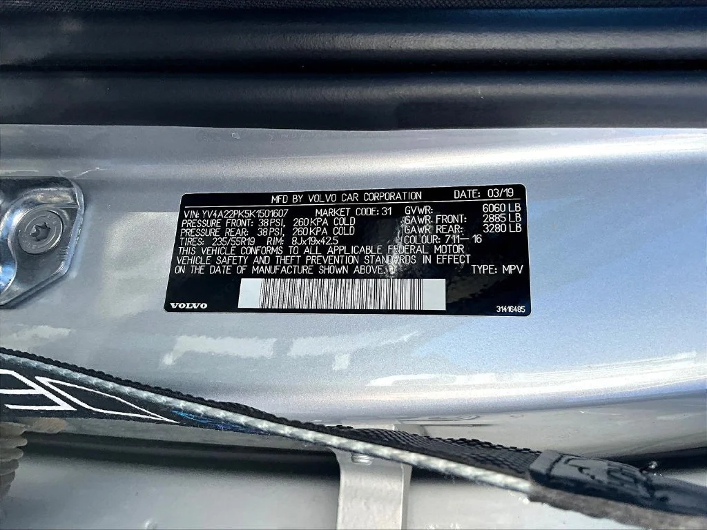 Used 2019 Silver Volvo T6 Momentum image 21