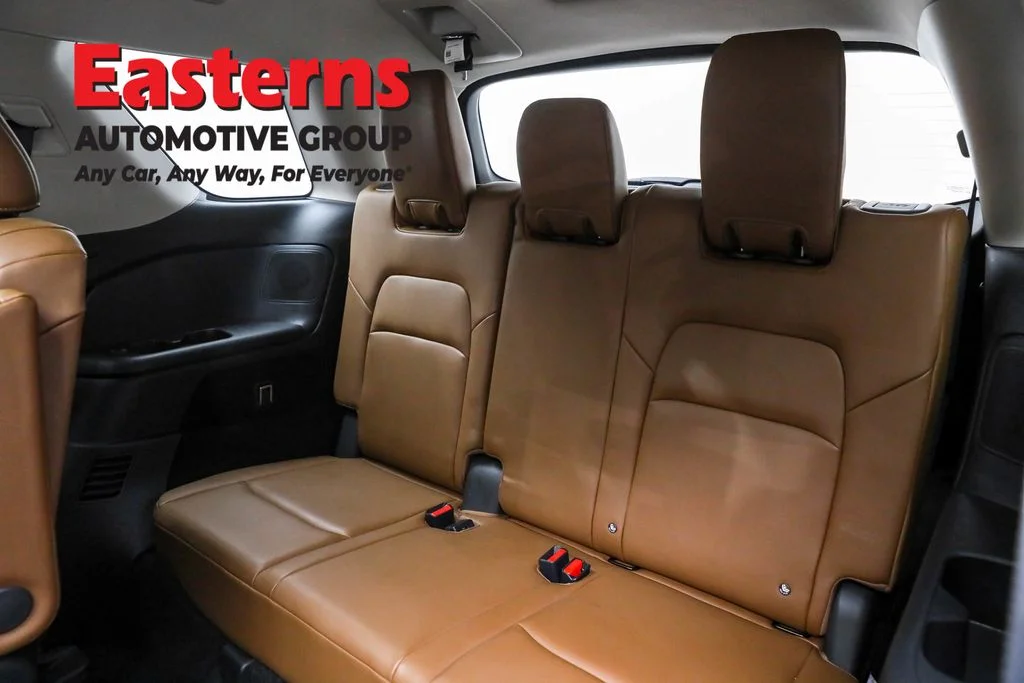 Used 2022 White Nissan Platinum image 28