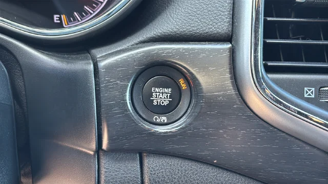 Used 2018 White Jeep Altitude image 28