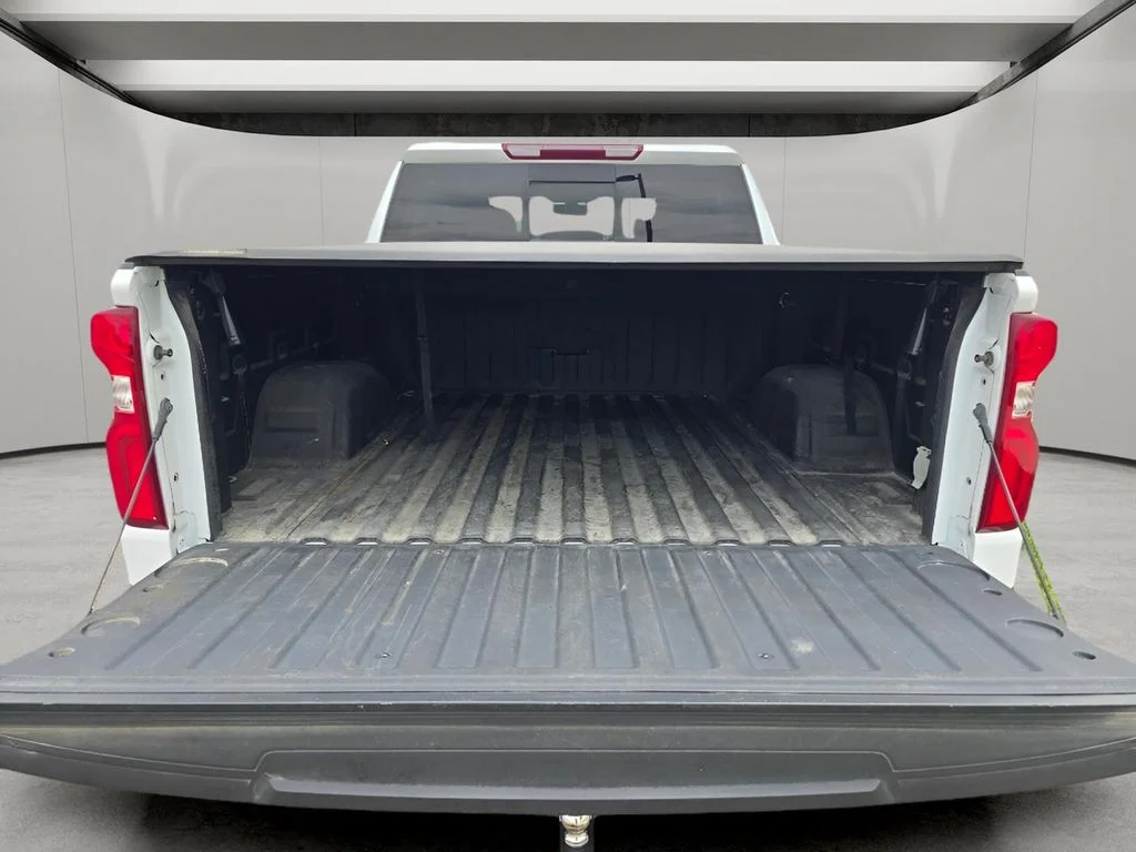 Used 2022 Summit White Chevrolet LTZ image 28