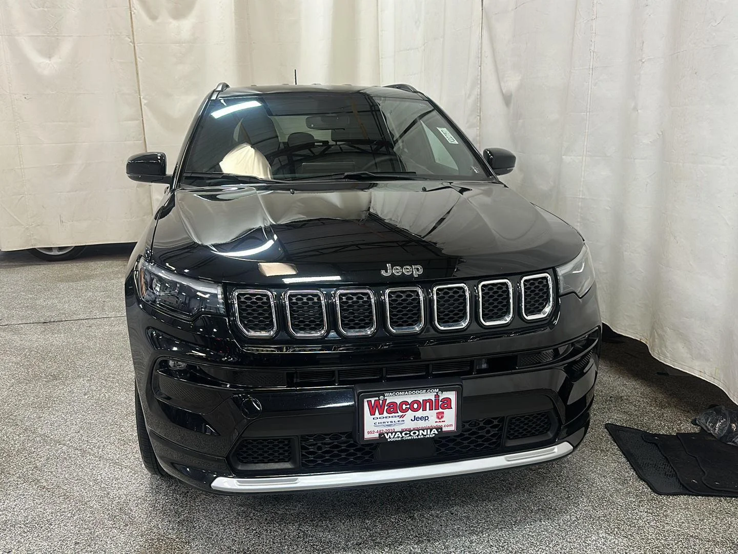 Certified Used 2023 Diamond Black Crystal Pearlcoat Jeep Limited image 8