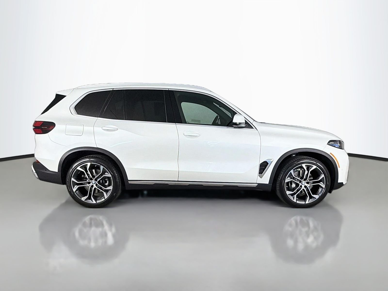 Used 2026 Mineral White Metallic BMW xDrive40i image 8