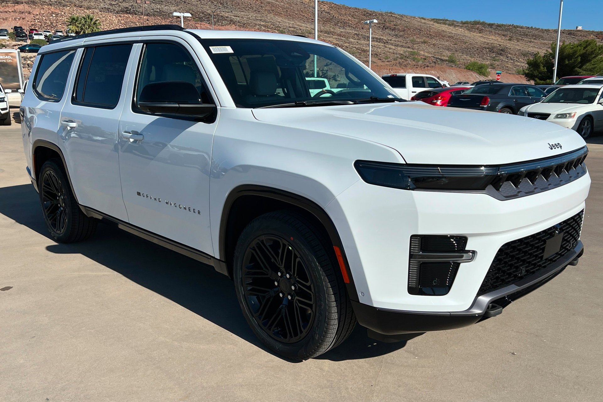 New 2026 Bright White Clear-Coat Exterior Paint Jeep Limited Reserve image 8