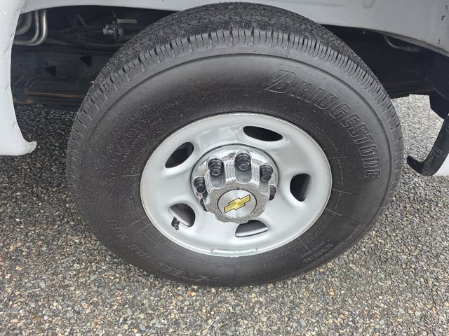 2025 Chevrolet Express Passenger LT - Photo 29