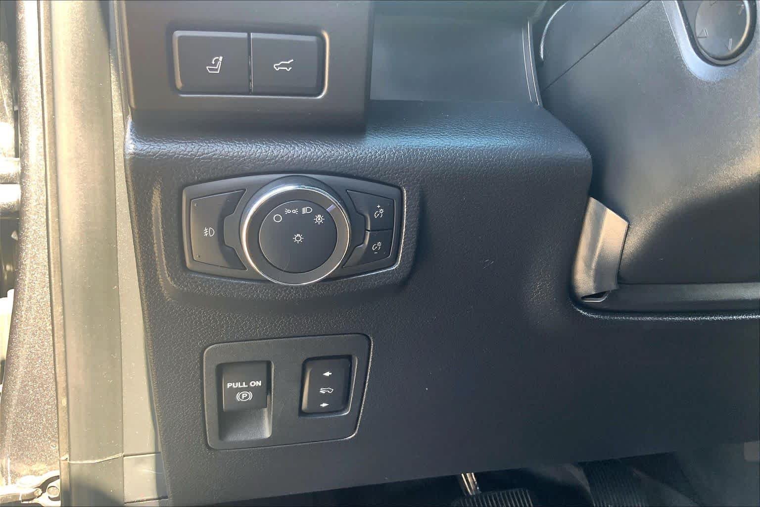 Used 2020 Magnetic Metallic Ford Limited image 33