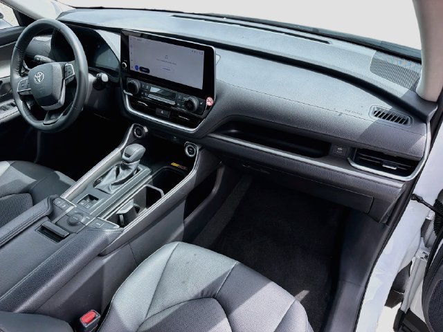 Used 2026 Pearl Toyota XLE image 13