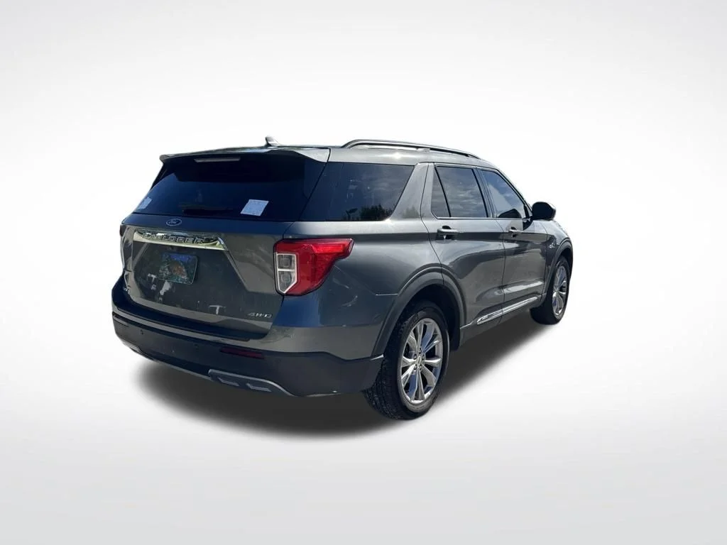 Used 2024 Gray Metallic Ford XLT image 5