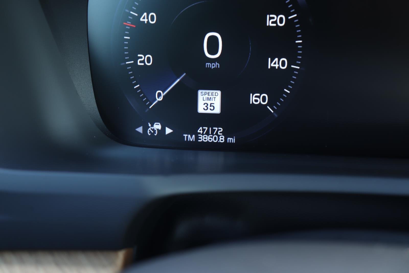 Used 2022 Savile Grey Metallic Volvo Momentum image 34