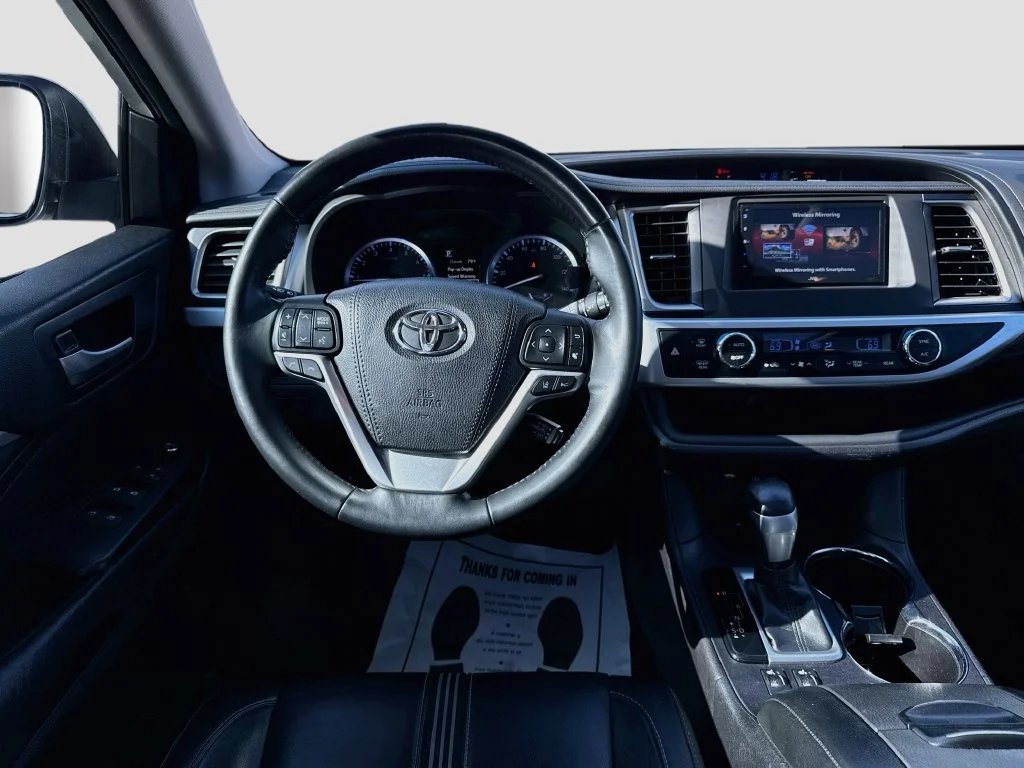 Used 2018 Silver Toyota SE image 28