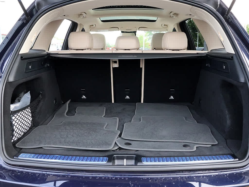 Used 2022 Lunar Blue Metallic Mercedes-Benz GLC 300 image 28