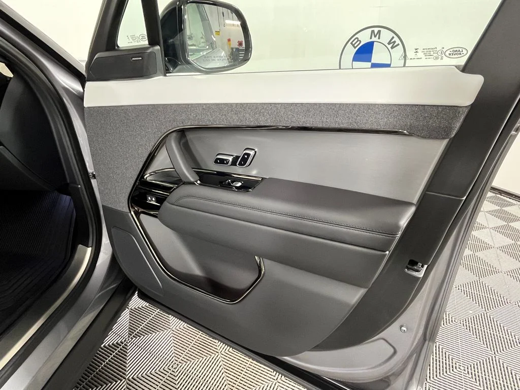 Used 2024 Gray Land Rover Dynamic SE image 25