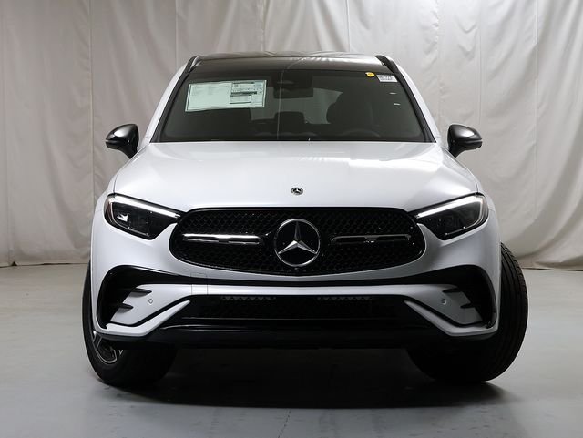 New 2026 MANUFAKTUR Moonlight White Metallic Mercedes-Benz GLC 300 image 5