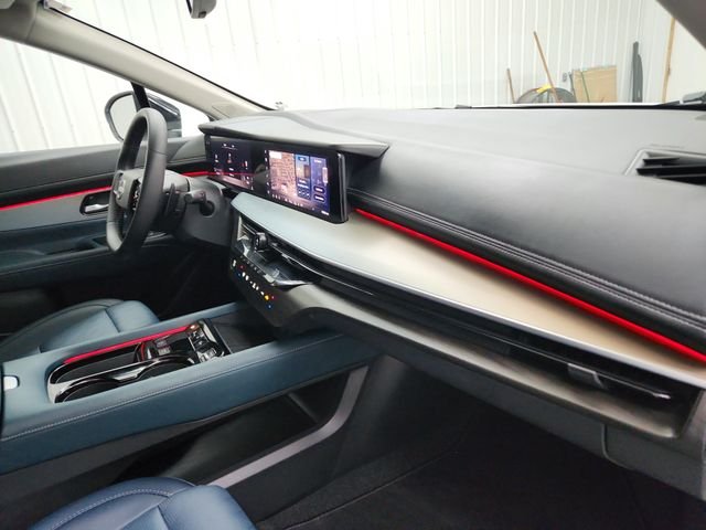 Used 2025 White Nissan Platinum image 39
