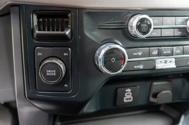 2025 Ford F-150 XLT - Photo 18