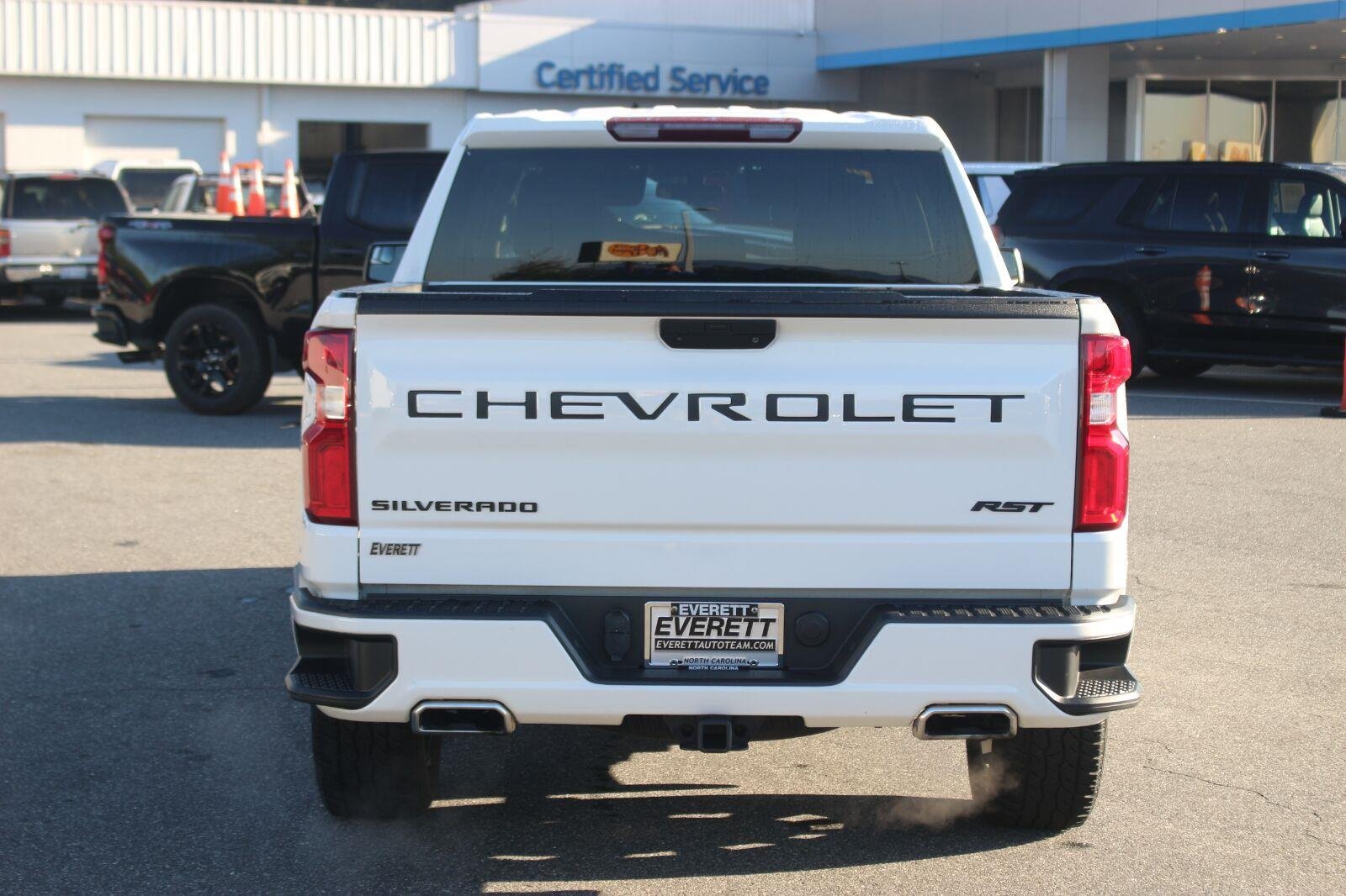 Used 2022 SUMMIT WHITE Chevrolet RST image 6