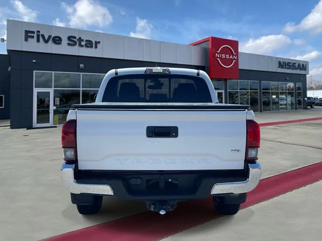 Used 2018 White Toyota SR5 image 5