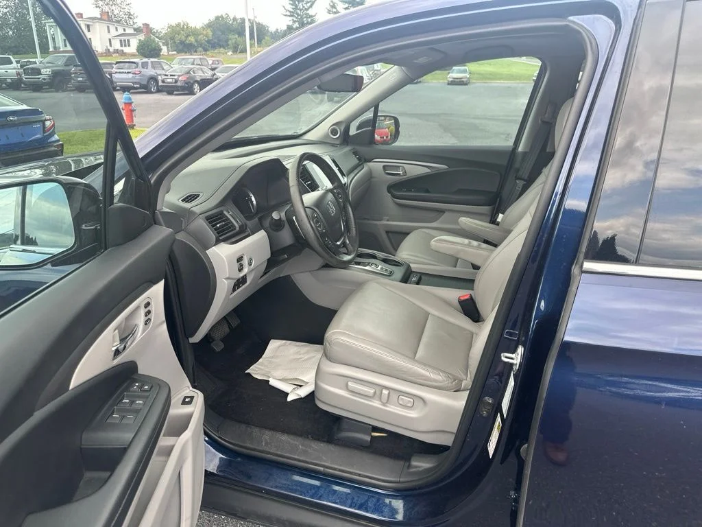 Used 2023 Obsidian Blue Pearl Honda RTL-E image 9