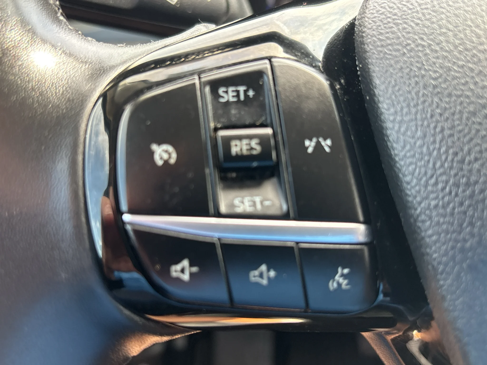 Used 2023 Vapor Blue Metallic Ford Active image 15