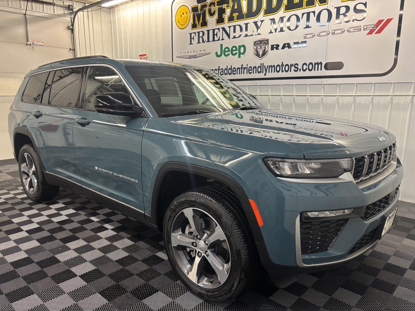 New 2026 Steel Blue Exterior Paint Jeep Limited image 3