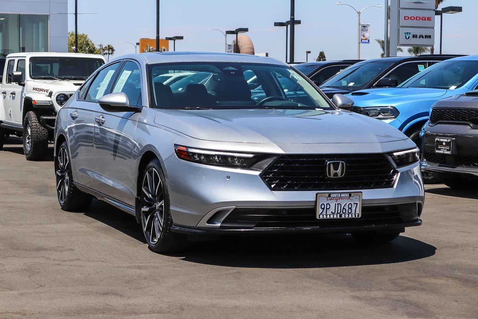 Used 2024 Solar Silver Metallic Honda Touring image 3